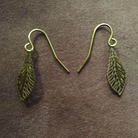 Handmade Delicate Lightweight Mini Leaf Filigree Earrings Laser Cut Gold New - Picture 9 of 11